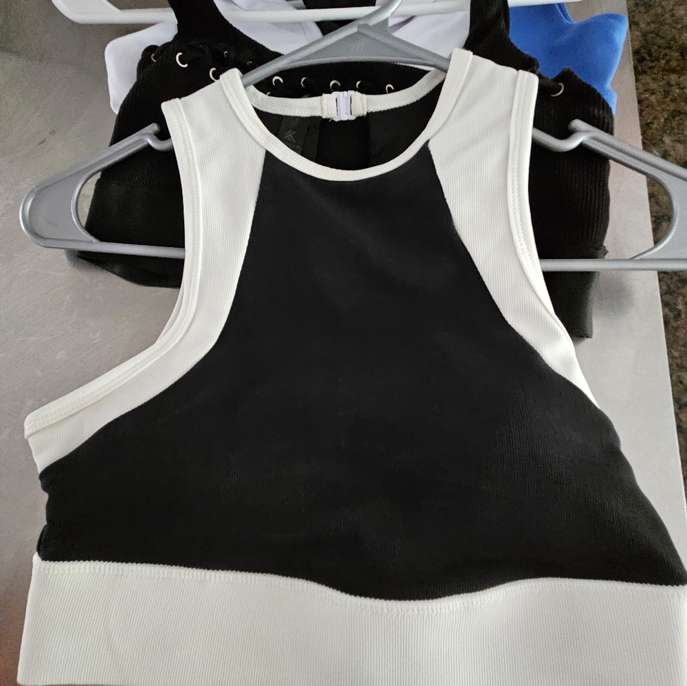 Kyodan high neck color block sports bra top
